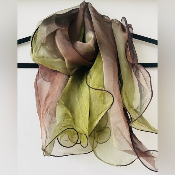 TILO Scarves unique beauty…curly edges and sweet twist to jazz up any outfit 💙 - Picture 7 of 8